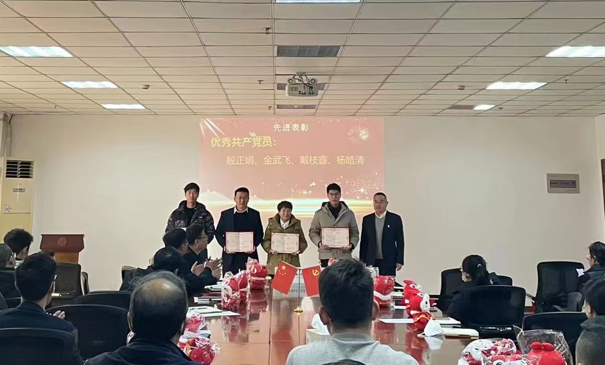优秀党员.jpg 优秀党员.jpg