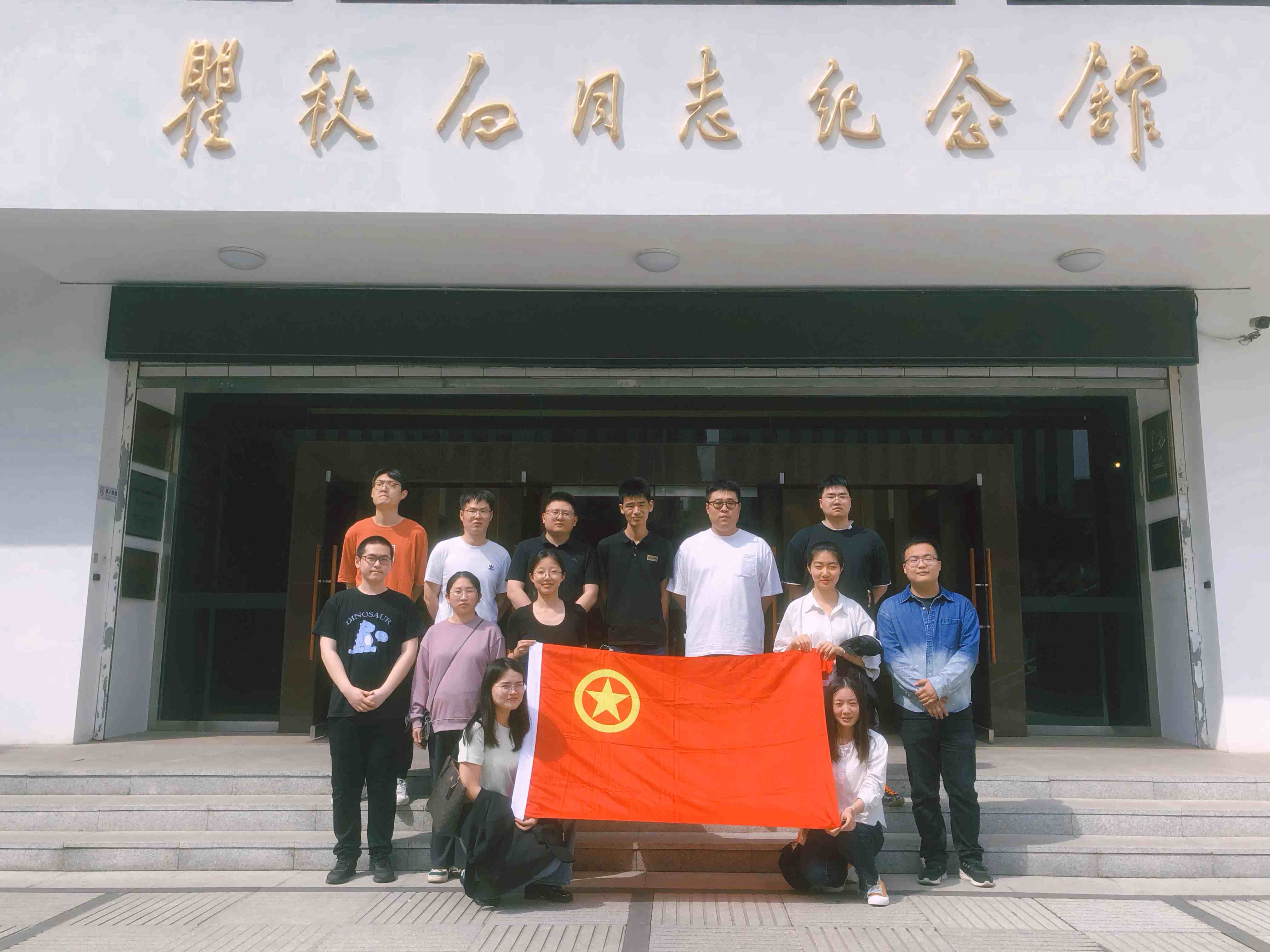 纪念馆团旗_副本.jpg 纪念馆团旗_副本.jpg